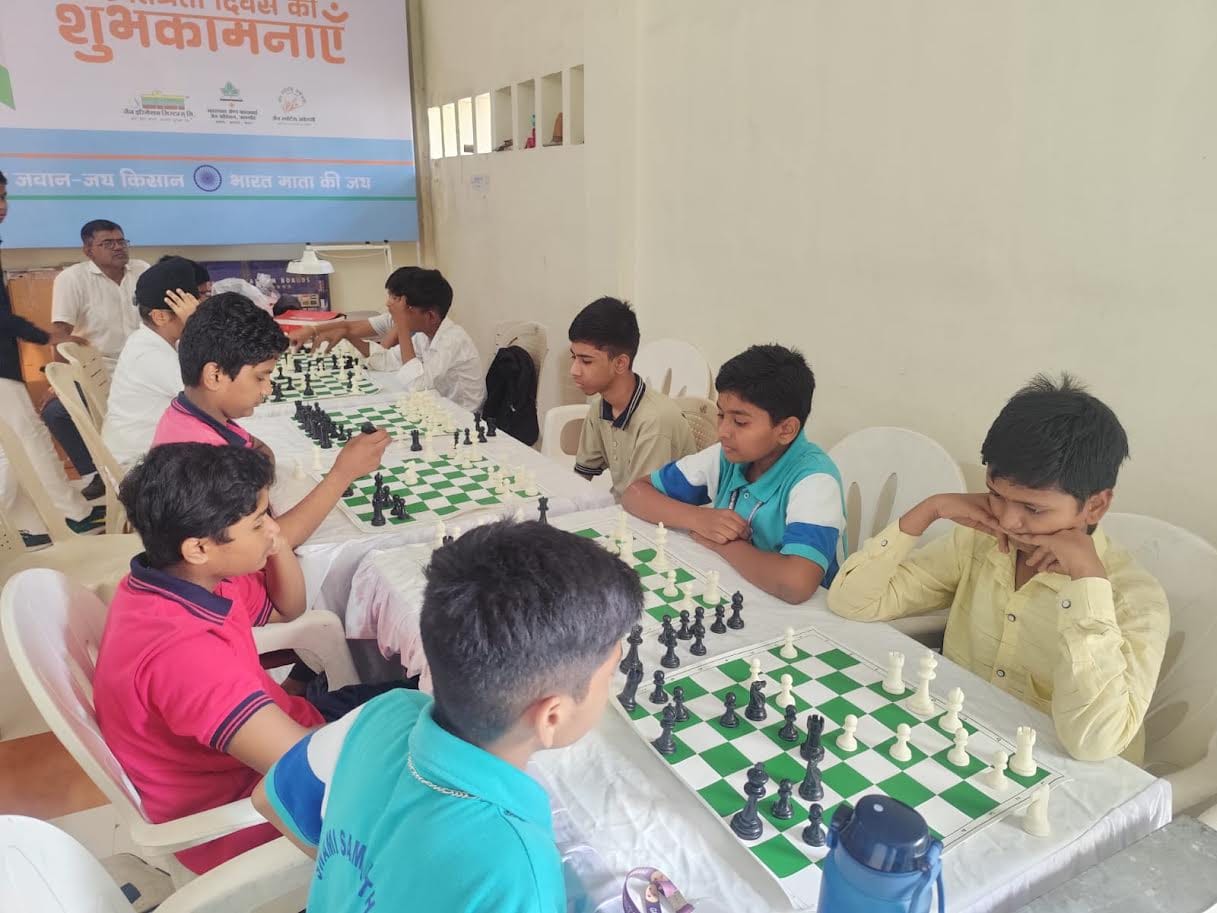 Students playing chess at Gangai