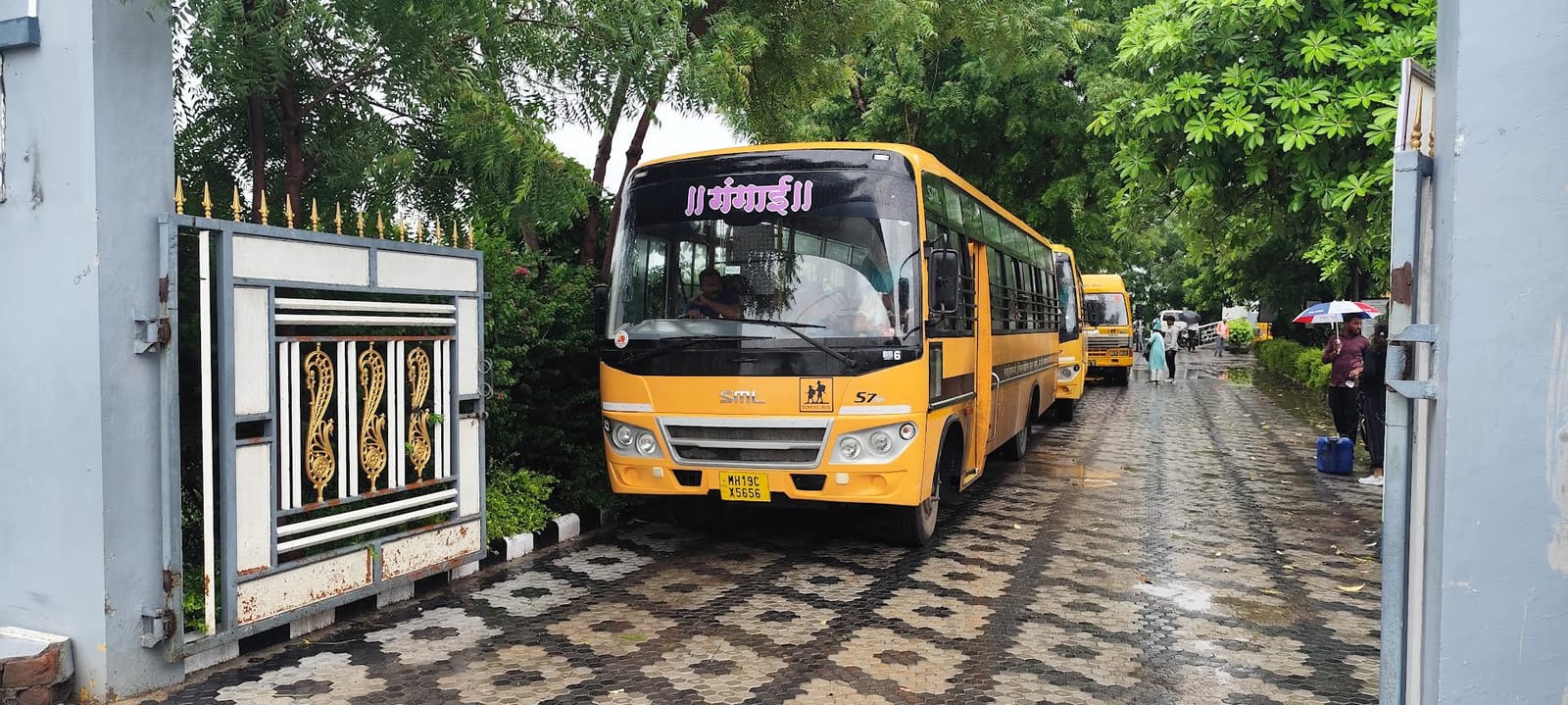Gangai school bus